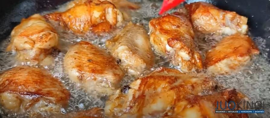 Мало кто знает такой способ. Мой любимый рецепт: куриные крылья с картошкой