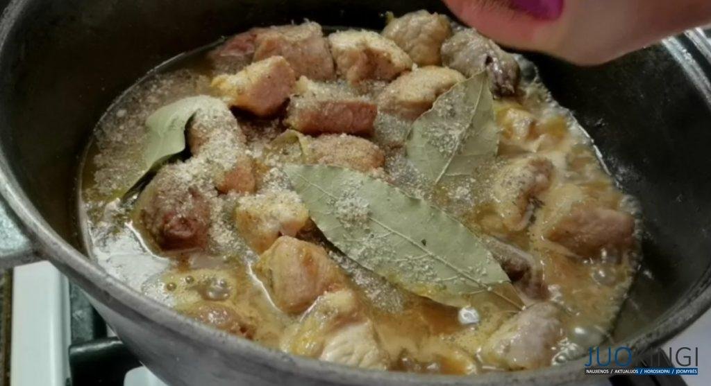 Необычный способ приготовления мяса: получается нежное и вкусное. Рецепт оригинальной подливы