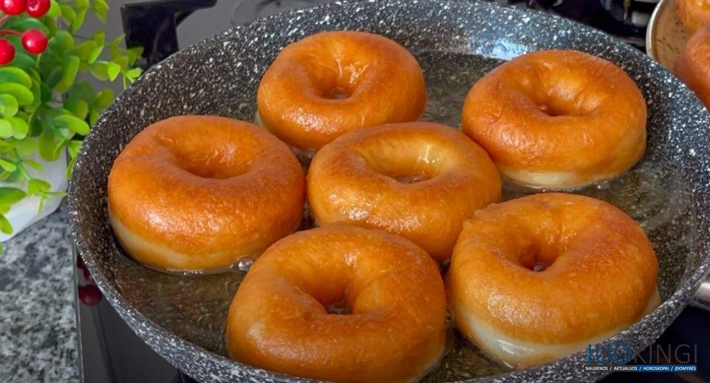 Никогда не впитывают масло: идеальный рецепт вкусных и пышных пончиков