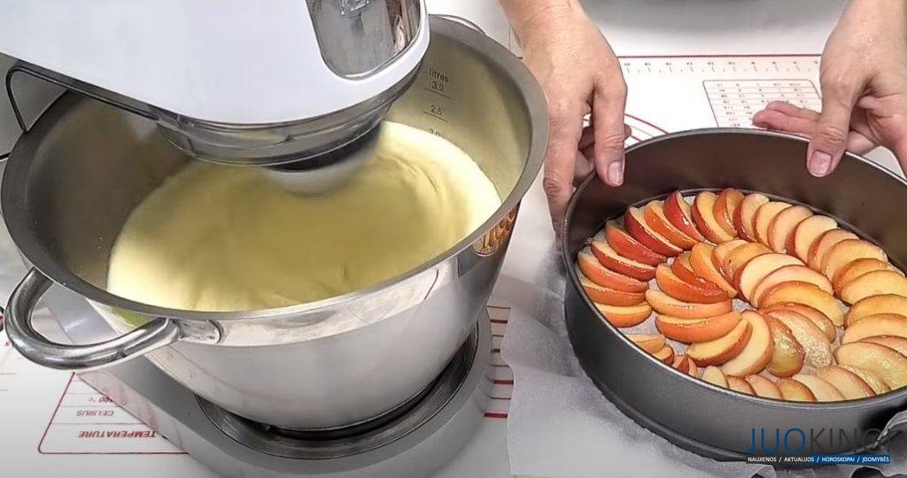 Яблочная шарлотка: теперь еще вкуснее. Быстрый пирог из простых составляющих