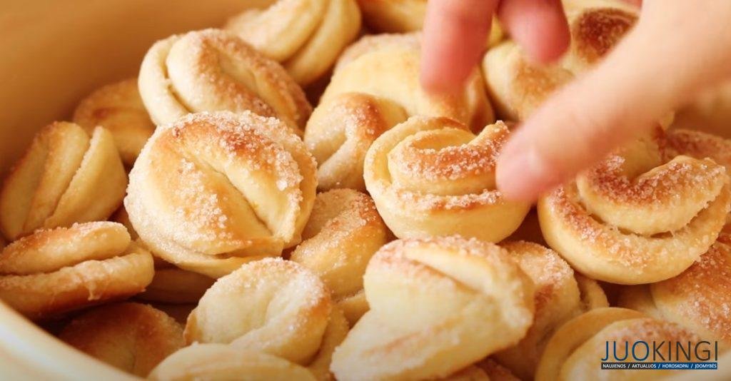 Беру немного кефира и готовлю быструю выпечку к чаю. Ароматное сахарное печенье: готовится на раз-два