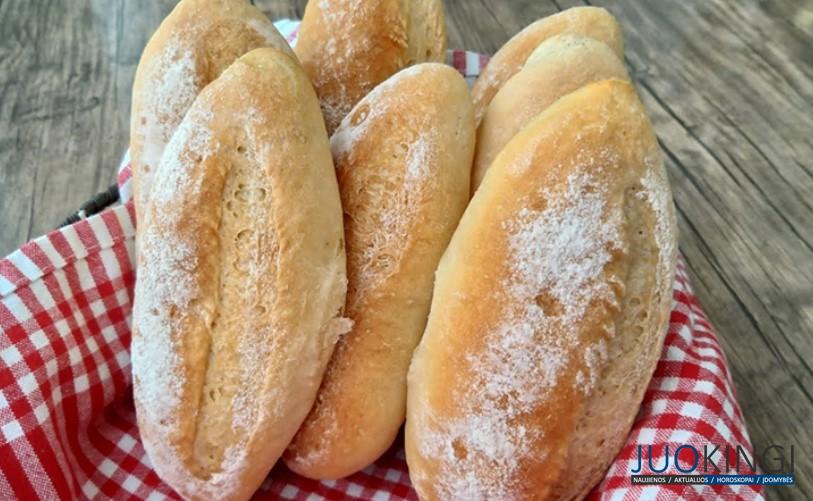 Пышный хлеб на чашке воды: пористый внутри и с хрустящей корочкой