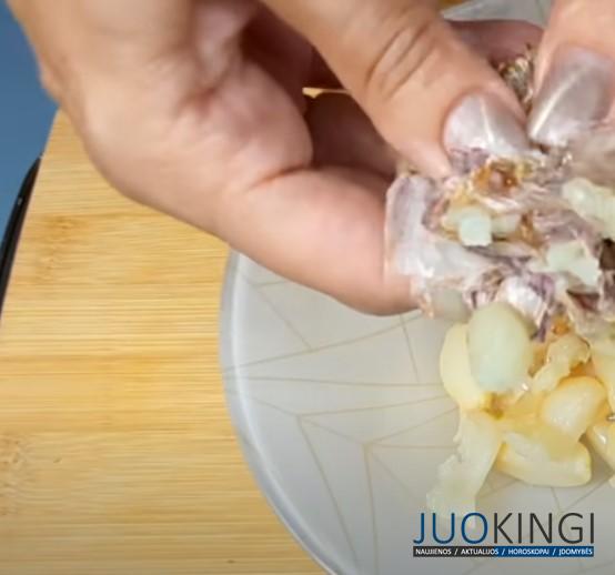 Шеф повар поделился рецептом. Вкусная закуска: простая ароматная добавка в блюда и маринады