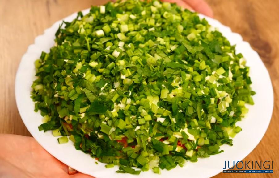 Потрясающе вкусный салат «Курица под новой шубой». Съедят за минуту этот вкусный салат