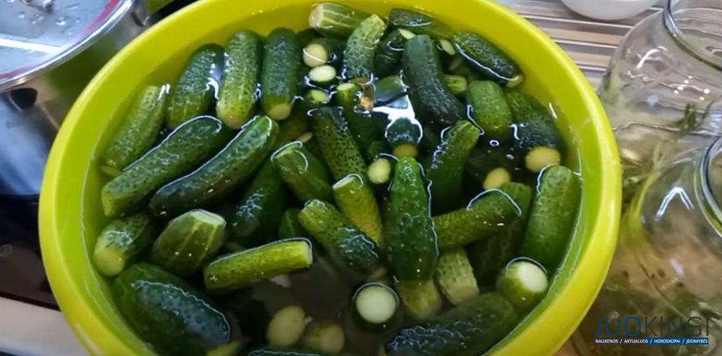 20 лет мариную огурцы только так. Очень вкусные и хрустящие