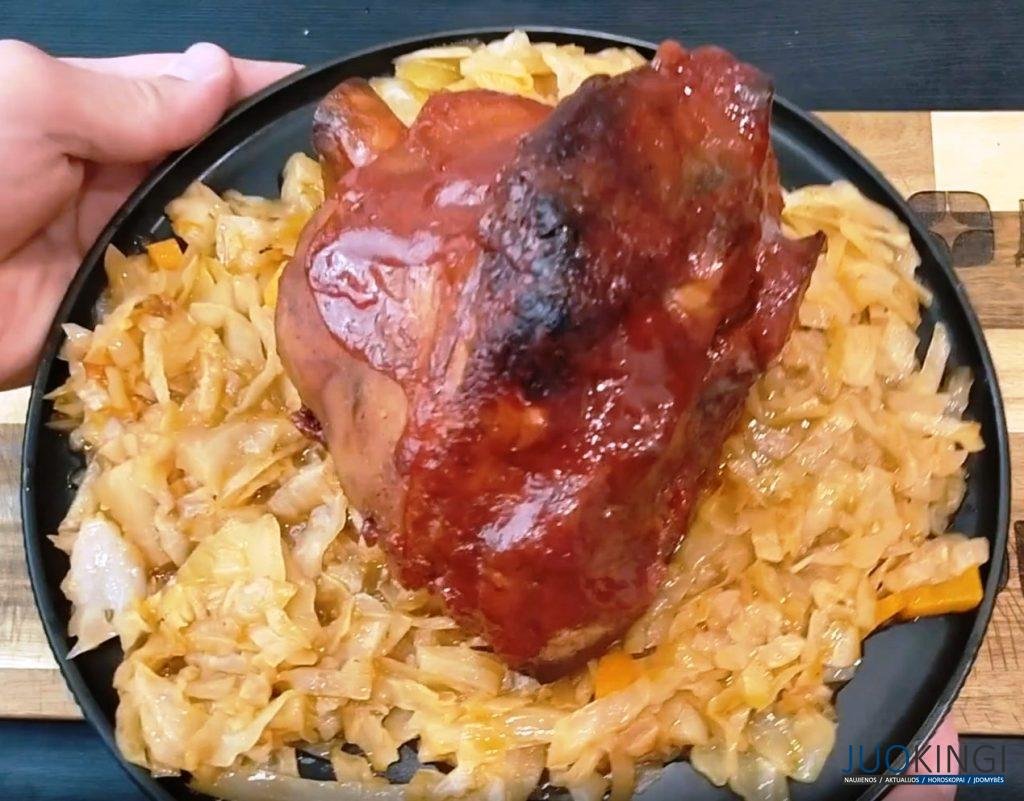 Так готовить свиную рульку меня научили в Чехии. Недорогой и вкусный ужин с ароматным гарниром для компании