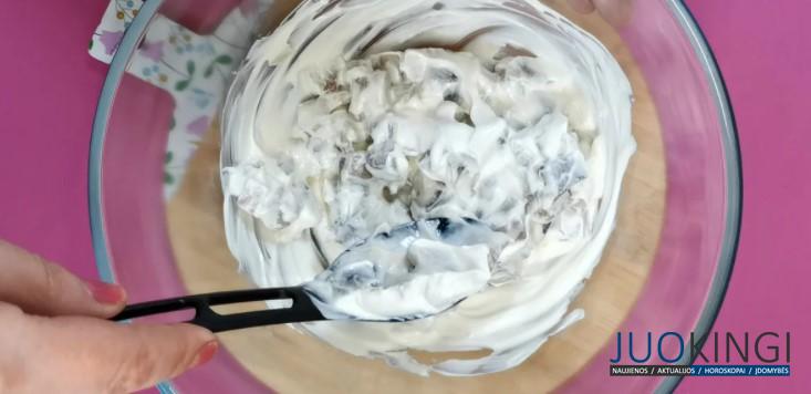 Готовлю такую закуску с селедкой и сметаной на любой праздник (делюсь рецептом)