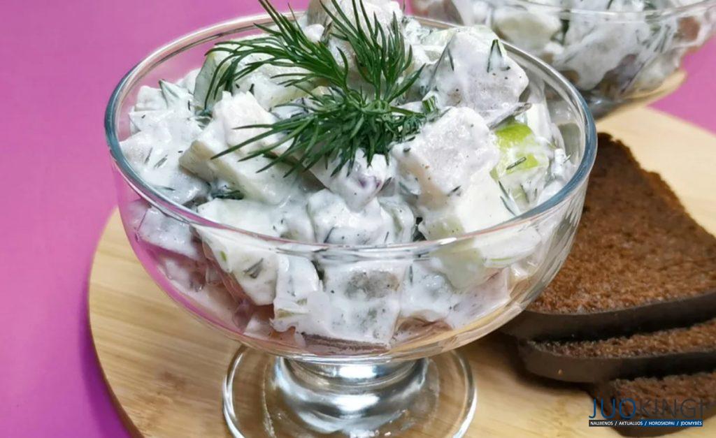 Готовлю такую закуску с селедкой и сметаной на любой праздник (делюсь рецептом)