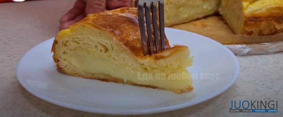 Такой шикарный пирог никогда не надоест. Очень вкусный, соленый, с нежным кремом