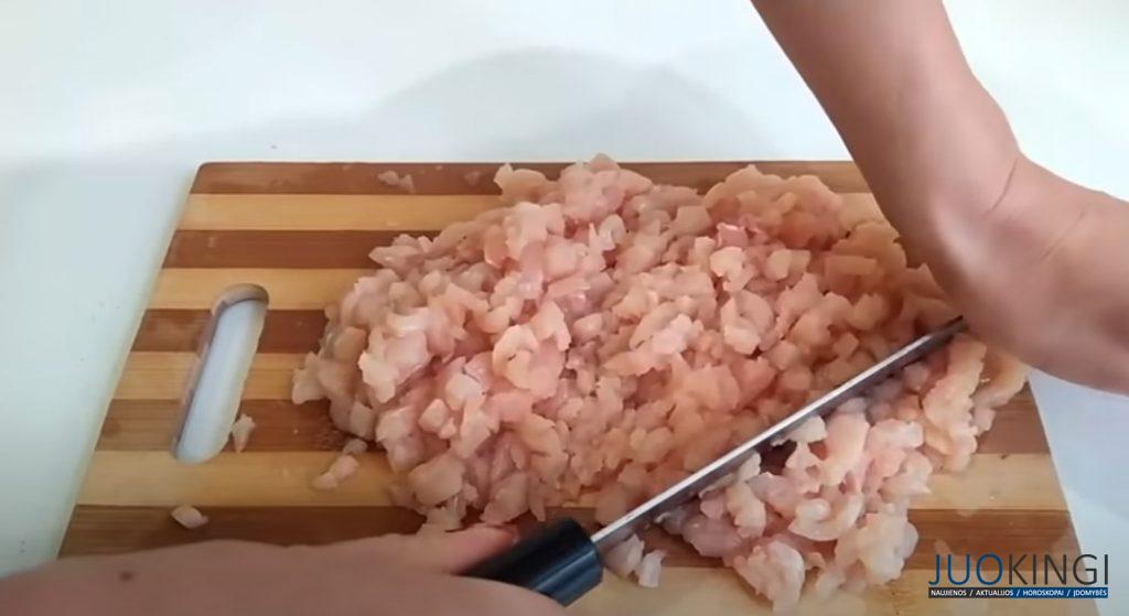 У вас есть половинка куриной грудки. Я никогда не перестану готовить эту еду