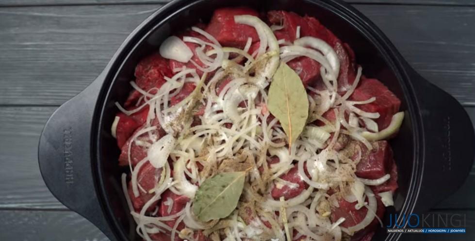 Один раз готовлю так мясо и месяц только гарниры меняю. Мясо тает во рту. Домашняя тушенка