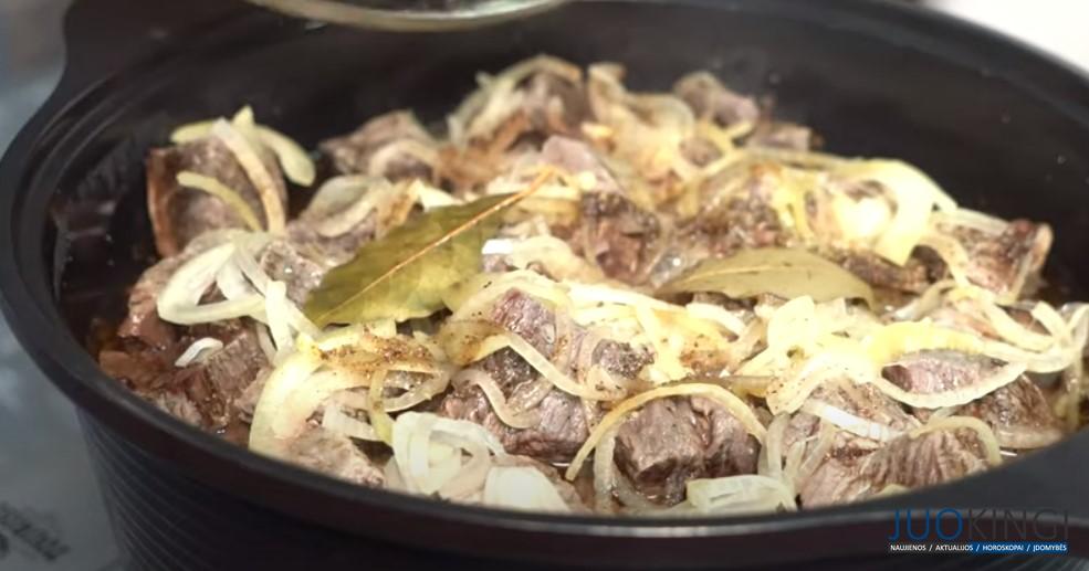 Один раз готовлю так мясо и месяц только гарниры меняю. Мясо тает во рту. Домашняя тушенка