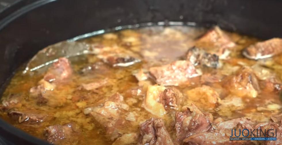 Один раз готовлю так мясо и месяц только гарниры меняю. Мясо тает во рту. Домашняя тушенка