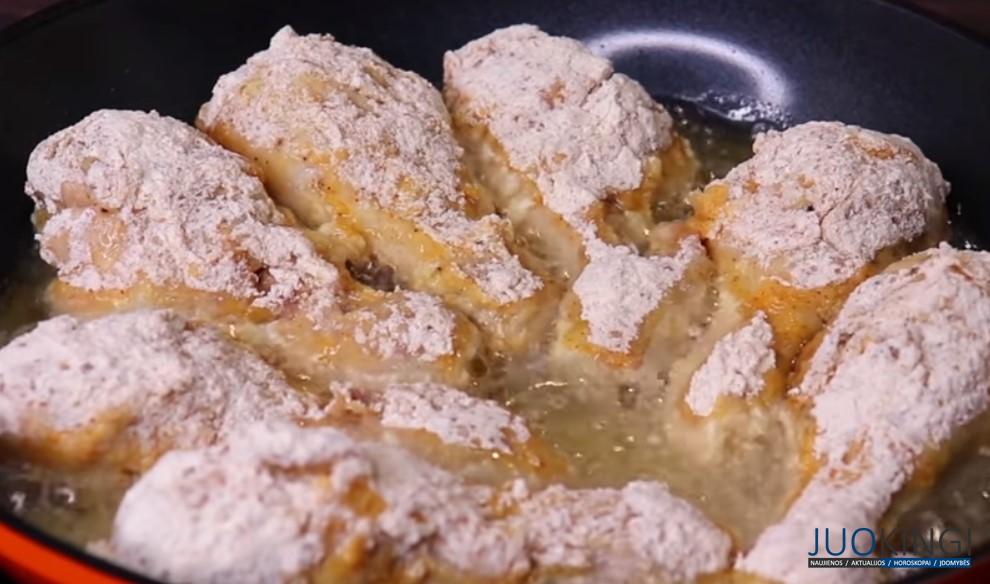 Заливаю курицу молоком и накрываю крышкой. Дети будут просить готовить каждый день