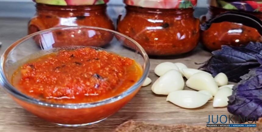 Зимой открываю баночку и мажу на хлебушек к борщу. Густой и ароматный соус на зиму