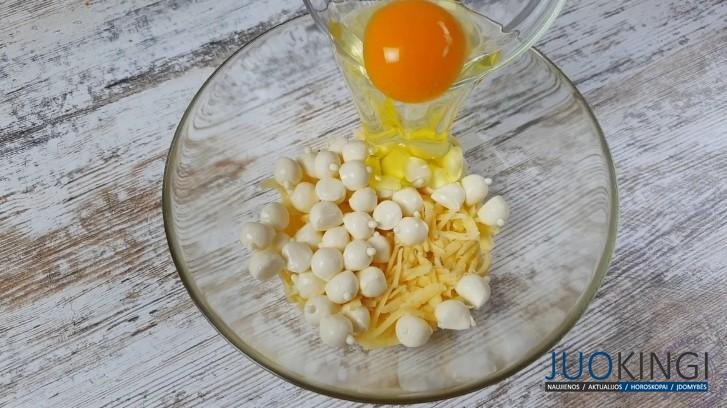 Просто делаю надрез на куриной грудке и получается очень сочно и вкусно!