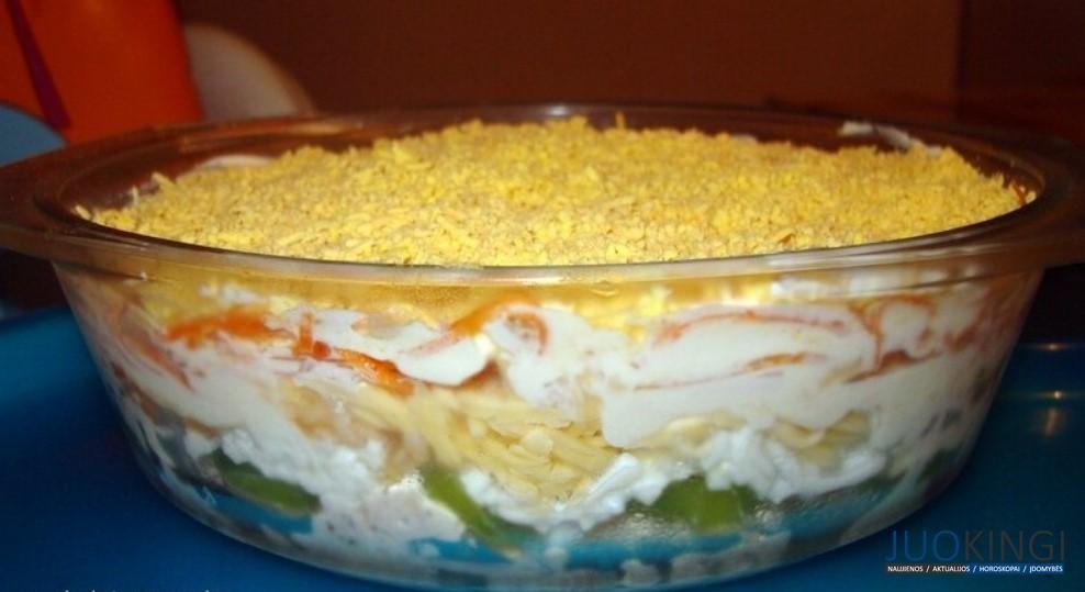 На работе угостили обалденным салатиком! Очень оригинальный и вкусный
