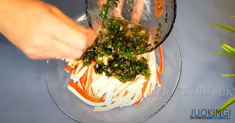 Беру крабовые палочки и готовлю закуску на Новый год. Рецепт к праздничному столу