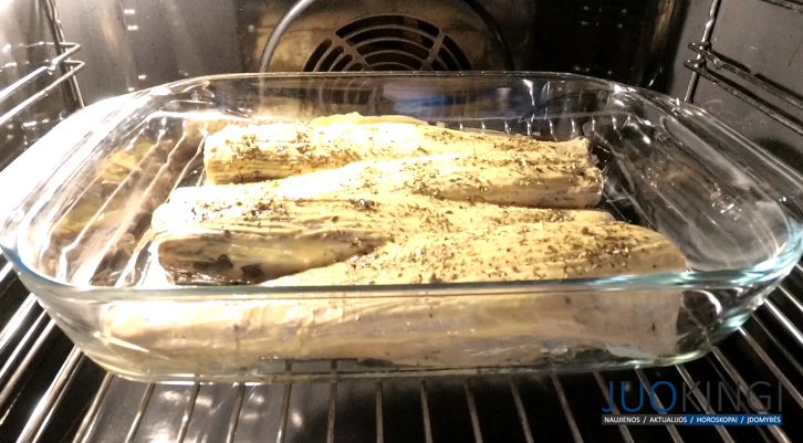 Смазываю минтай горчицей и запекаю в духовке. Простой рецепт вкусной и сочной рыбы