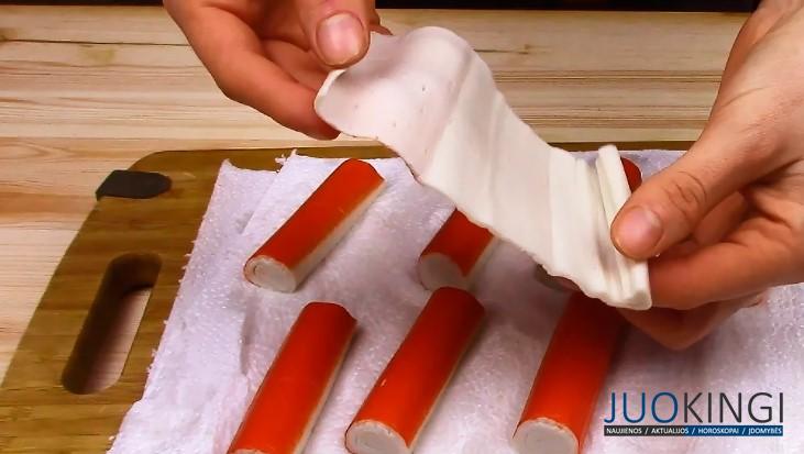 Необычная закуска из обычных крабовых палочек, которую я готовлю на каждый День Рождения (трачу не более 15 минут и вкусно очень)