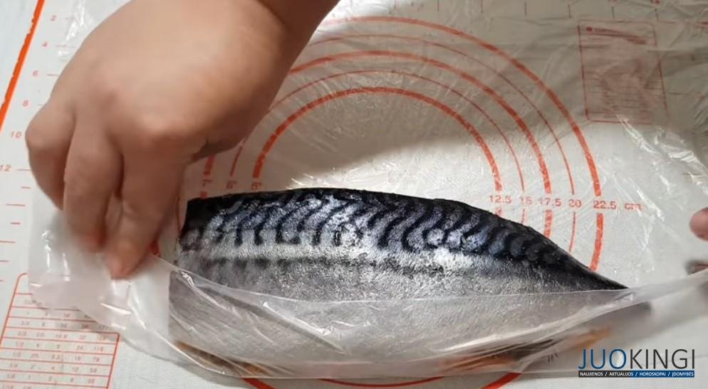Невероятно вкусно, и почему я раньше так не готовила! Соленая скумбрия в морозилке