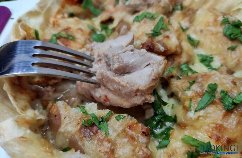 В гостях подали необычную курицу. Сначала даже не поняла, как её приготовили. Делюсь своим открытием