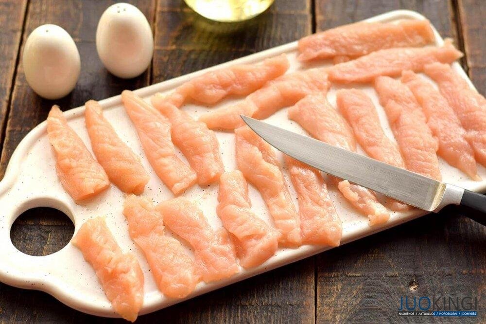 Просто залейте яйцами куриную грудку. Быстро, вкусно и очень нежно