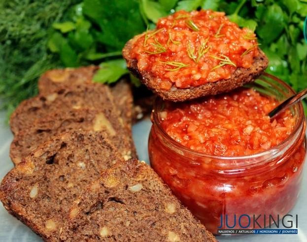 Такую очень простую и забытую советскую закуску из лука любят готовить мои родители: вкусно, сытно, дешево