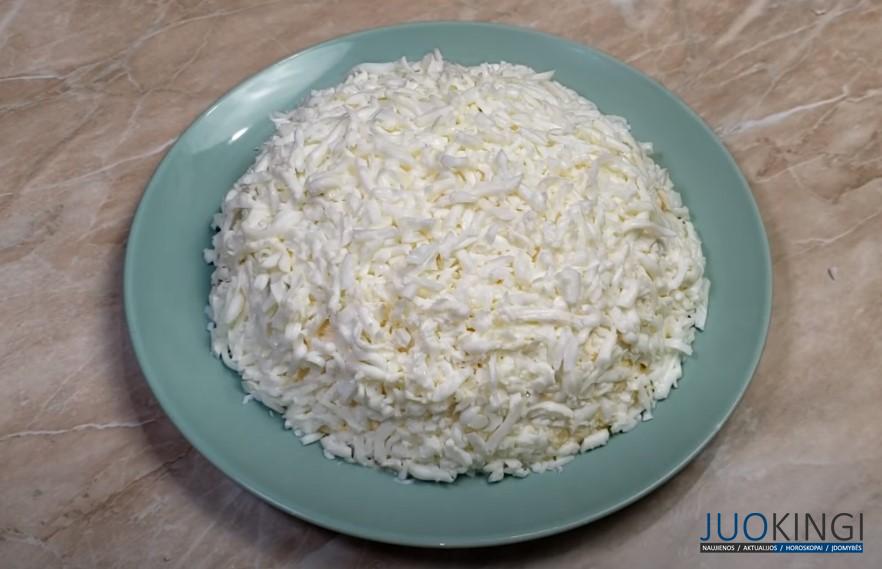 Все ищут его на столе! Потрясающе вкусный салат «Курица под снегом»