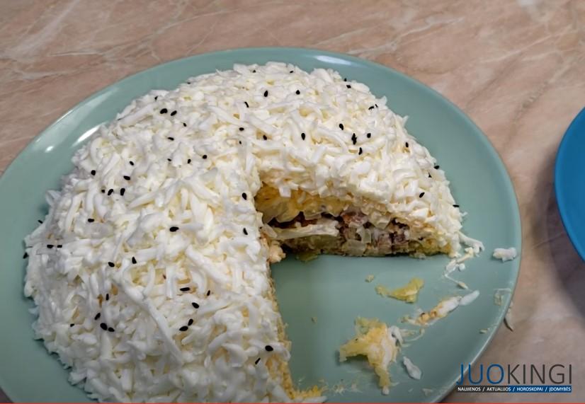 Все ищут его на столе! Потрясающе вкусный салат «Курица под снегом»