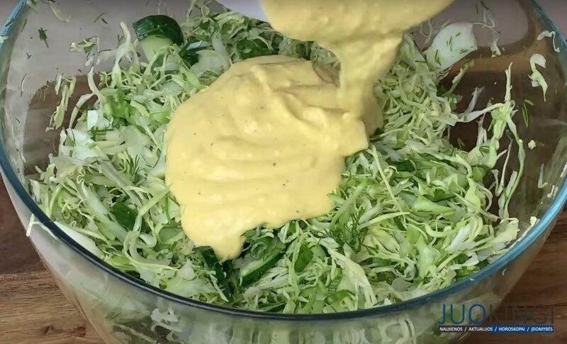 Хрустящий, сочный и вкусный! Летний салат из капусты: простой рецепт на скорую руку